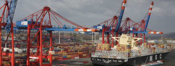 Überraschend will MSC beim Hamburger Hafen einsteigen und es könnte sich ein Bieterkrieg entwickeln - Newsbeitrag
