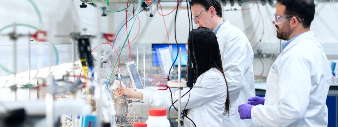 DSM: Neuausrichtung zum weltführenden Life Sciences-Chemieproduzenten schreitet voran